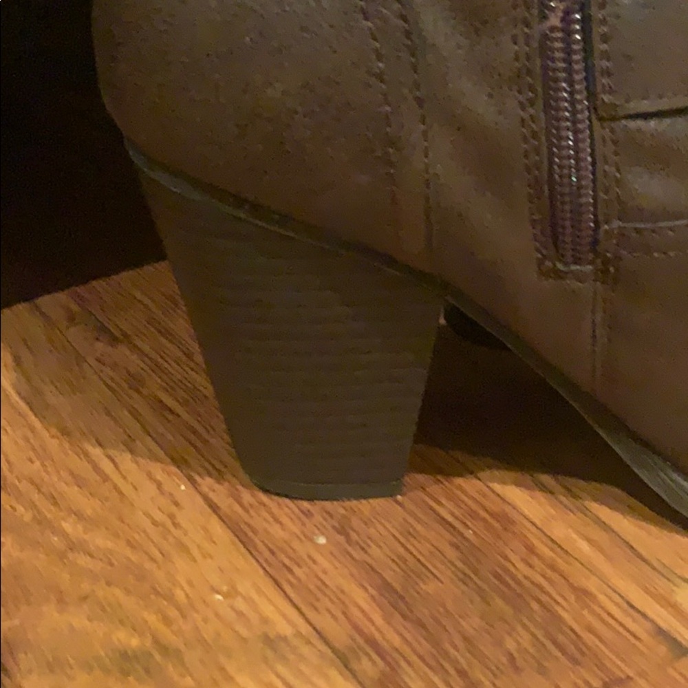 Brown Cowboy like boots - Picture 3 of 3